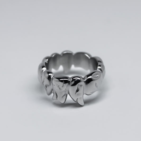 Fang Ring