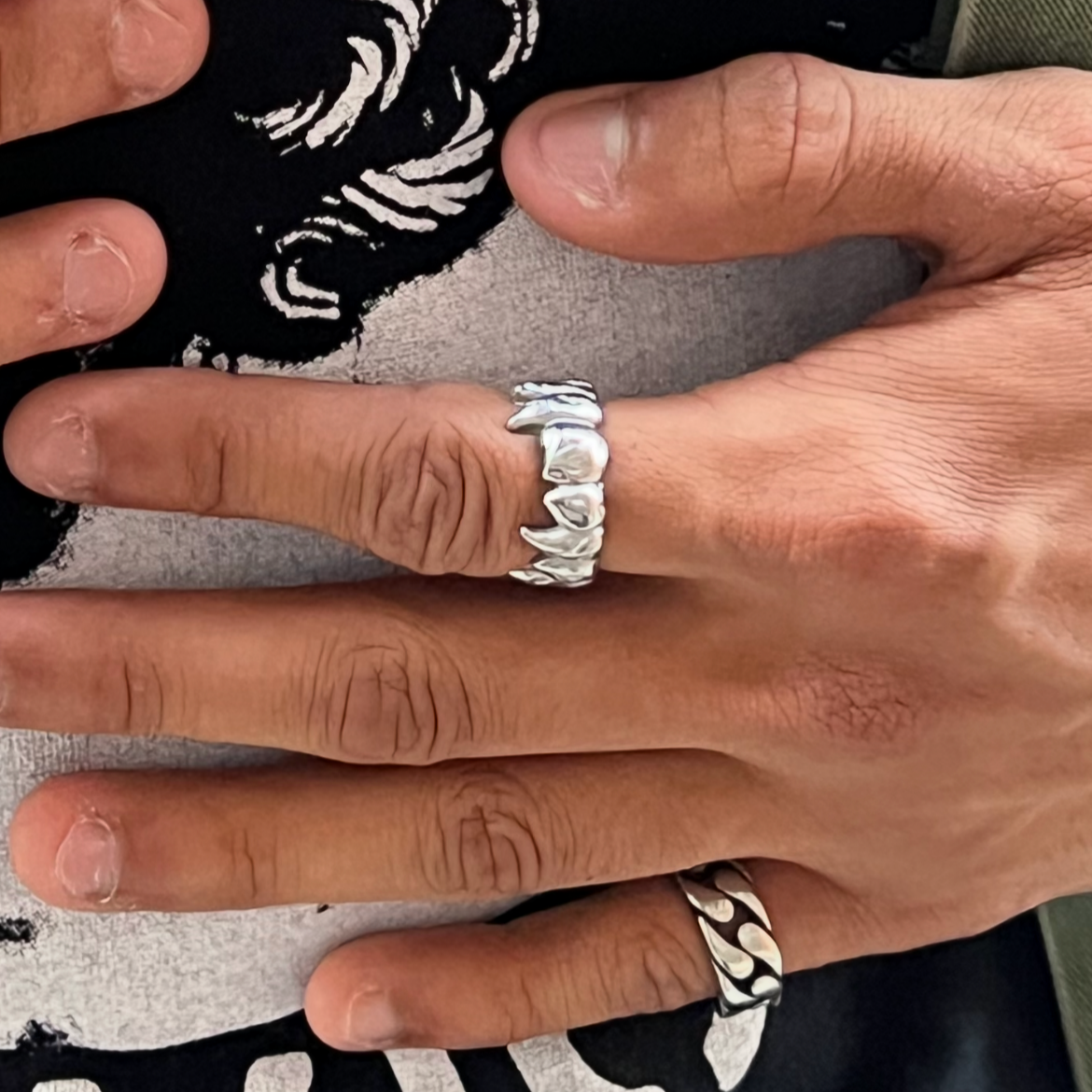 Fang Ring