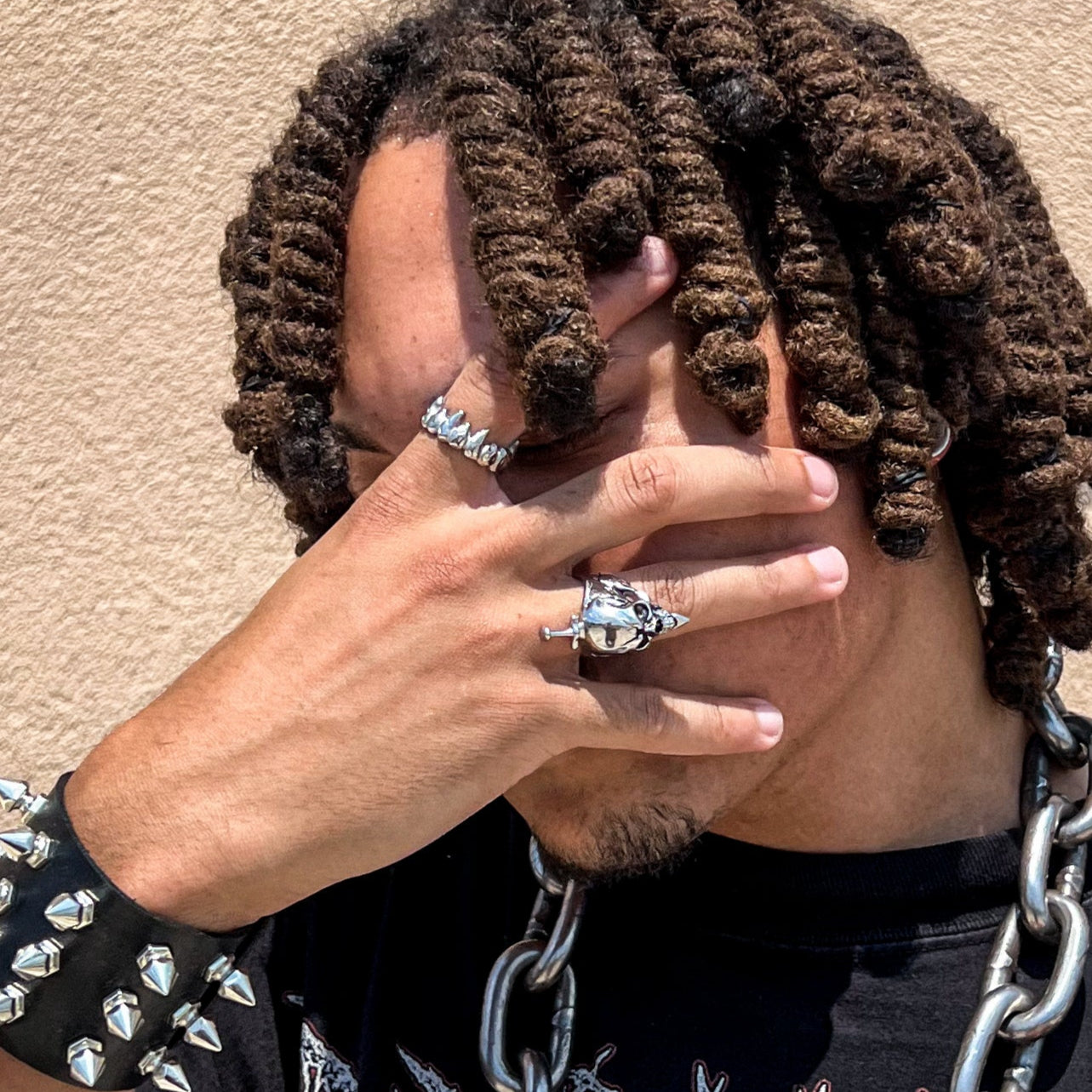 Fang Ring